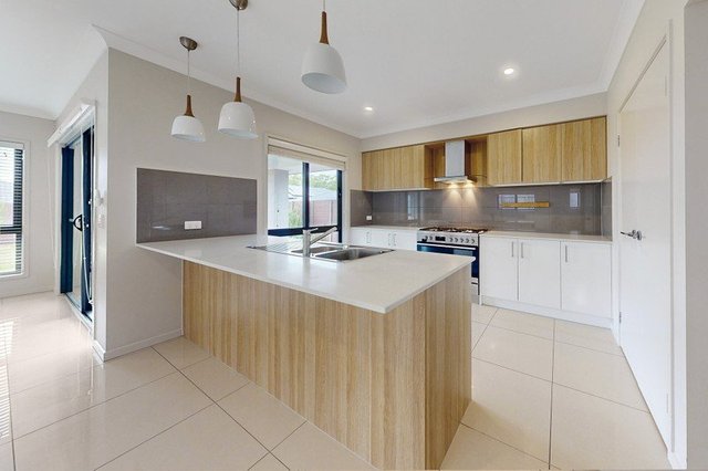 7 Harborough Street, QLD 4035