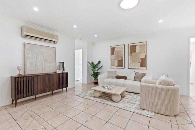 32 Springfield Crescent, QLD 4115