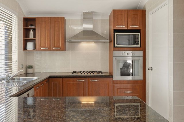5 Coquina Close, WA 6027