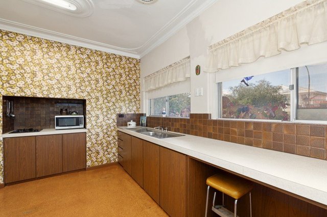 12 Unwin Crescent, WA 6152