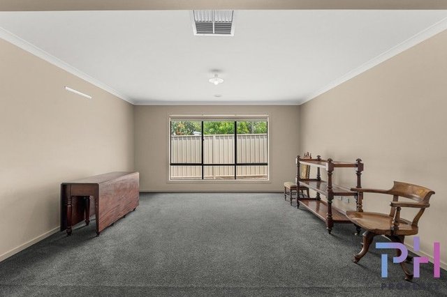 102 Bassett Drive, VIC 3551