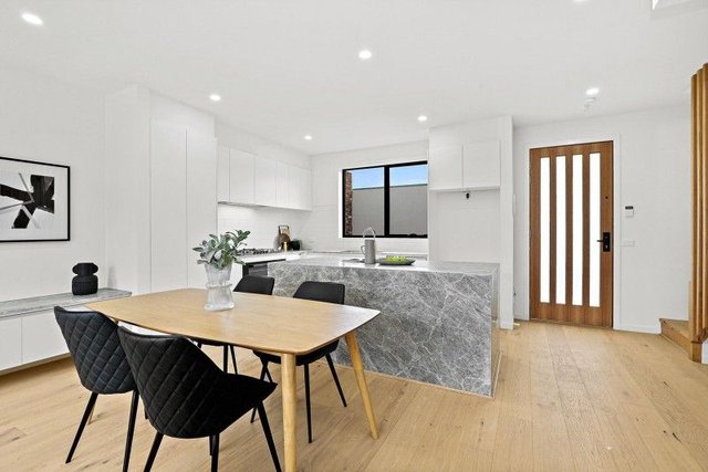2/30 Eucra Street, VIC 3046