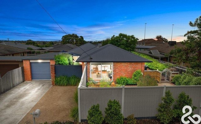 6 North Circular Road, VIC 3043