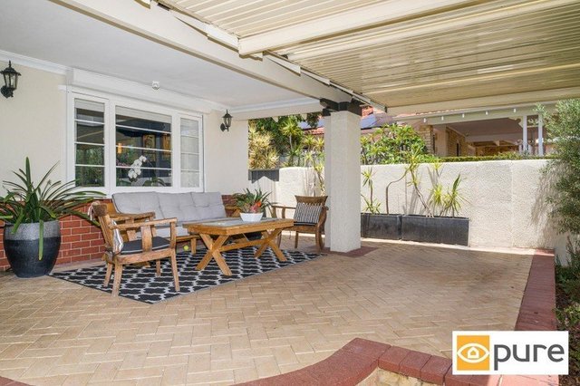 8 The Grove , WA 6014