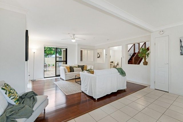 2/2 Pheasant Court, QLD 4220