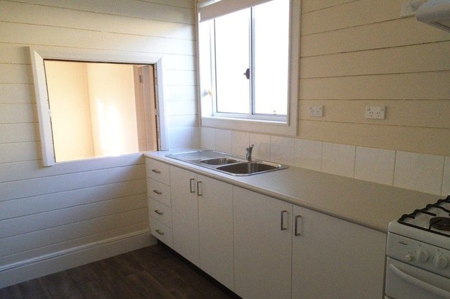 2/11 Barsden Street, NSW 2570