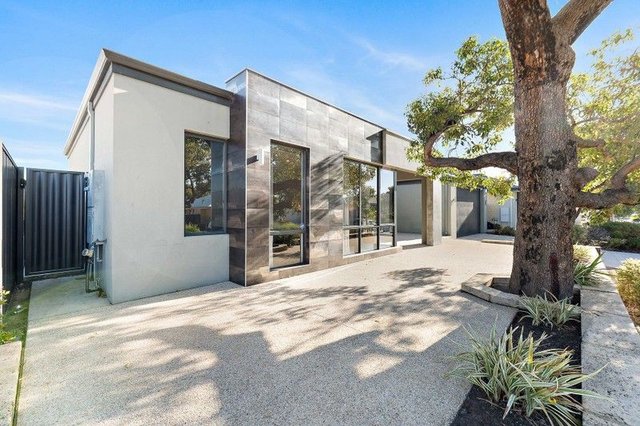 8 Seaplane Road, WA 6055