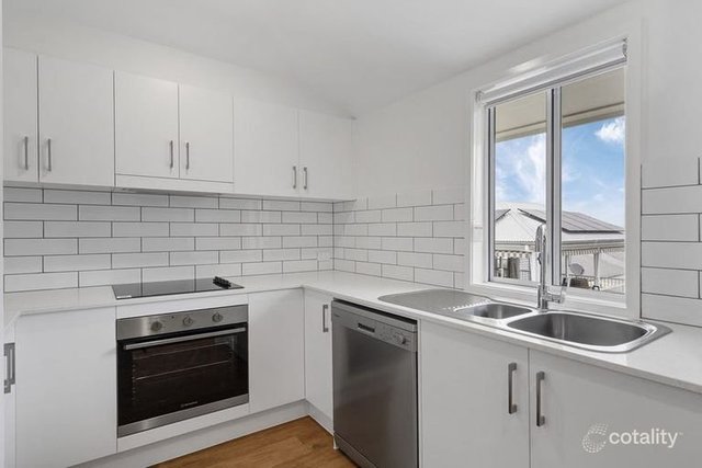 2/10 Park Parade, QLD 4017