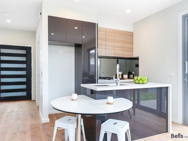 2/5 Clairmont Street, VIC 3020