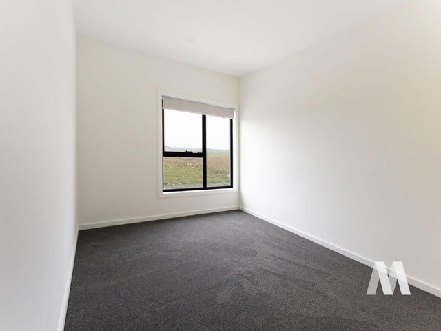 30 Ballycarrane Street, VIC 3751