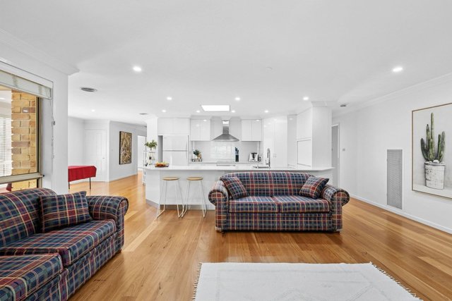 9 Weeroona Place, NSW 2619
