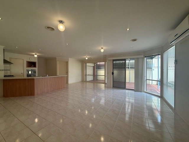 24 Spinifex Street, VIC 3023
