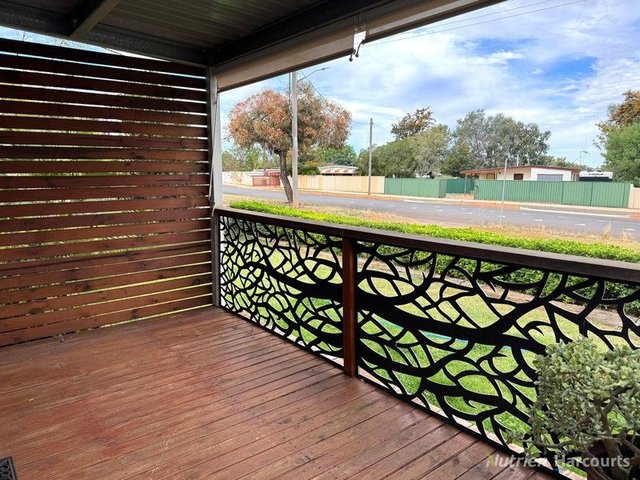 11 Woodiwiss Avenue, NSW 2835