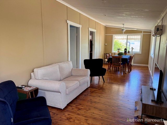 8 Bourke Street, NSW 2835