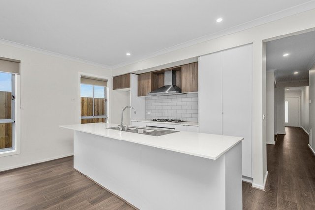 31 Romulea Circuit, VIC 3427