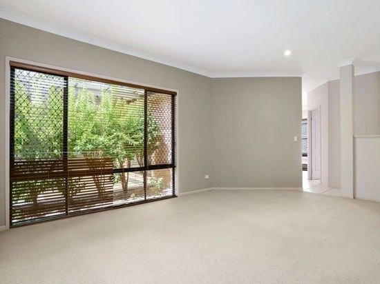 15 Cocoparra Crescent, QLD 4115