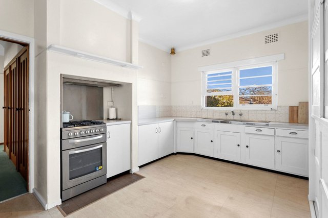 11 Throsby Crescent, ACT 2604