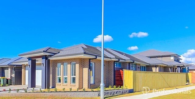 15 Lillywhite Circuit, NSW 2570
