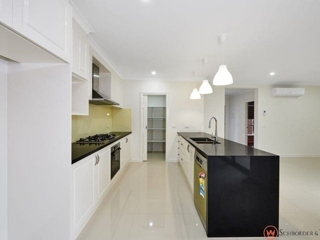 2/6 Barry Court, VIC 3179