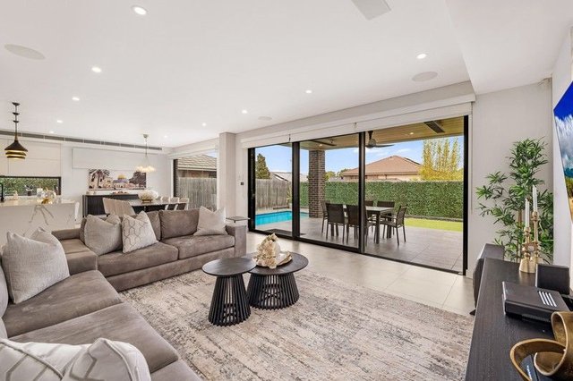 21 Rowe Drive, NSW 2143