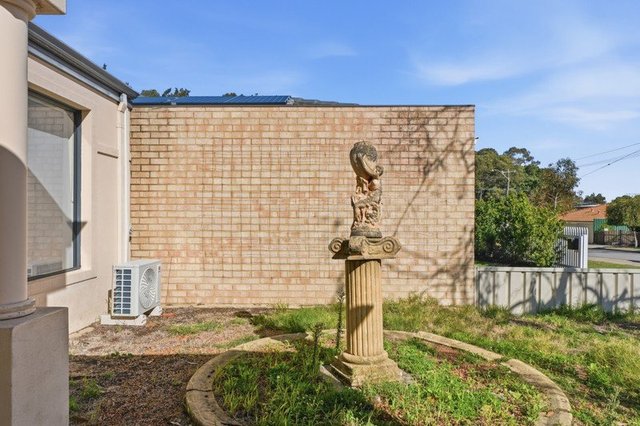 8 Firby Street, WA 6105