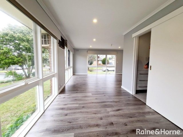 2 Woolstone Close, VIC 3021