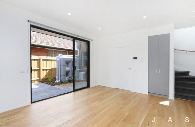 1/6 Almond Avenue, VIC 3012