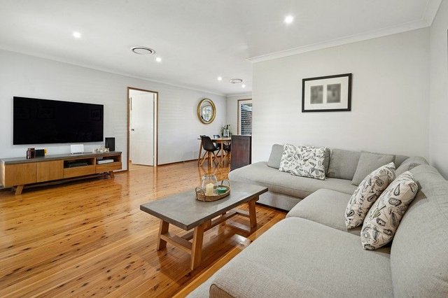 12 Banks Place, NSW 2570