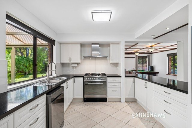 6 Lindsay Place, WA 6071