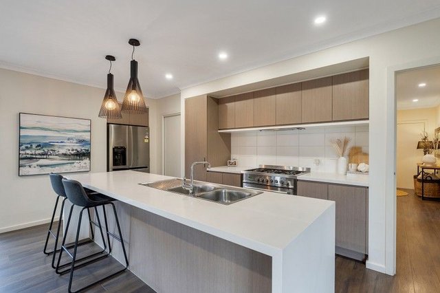 15 Parkfield Walk, VIC 3049
