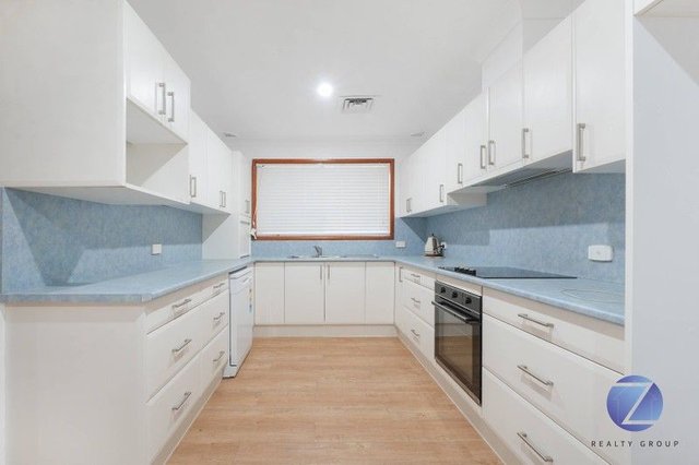 3 Lowe Crescent, NSW 2570