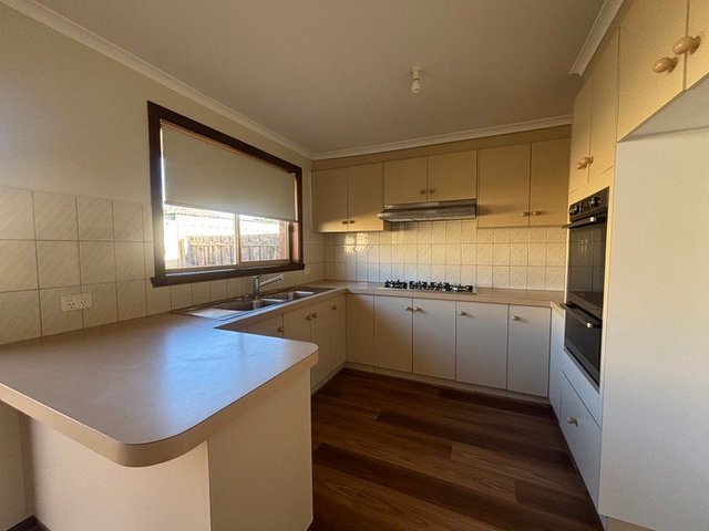 2/33 Welwyn Parade, VIC 3023