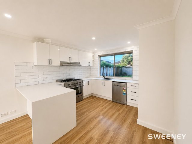 8 Davis Court, VIC 3028