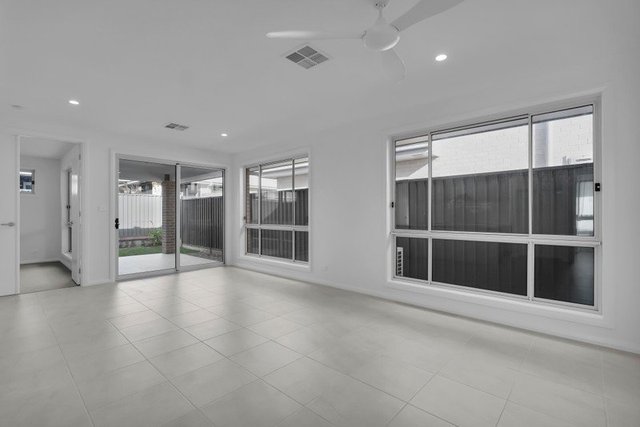 30 Whitrod Avenue, NSW 2570