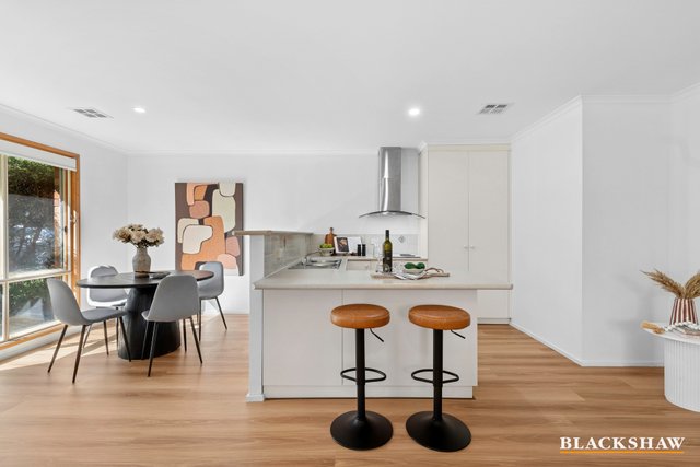 6 Randall Close, ACT 2615