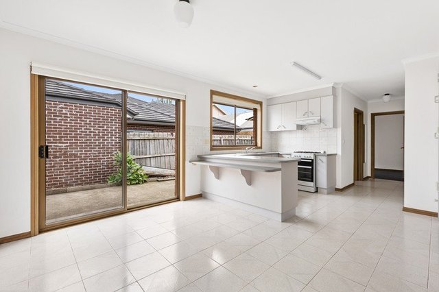 2/7 Marama Street, VIC 3058