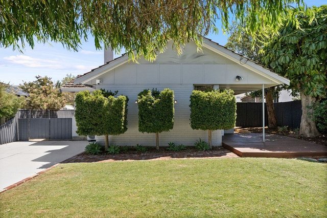 11 Peacock Street, WA 6105