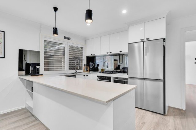8 Acacia Court, NSW 2567