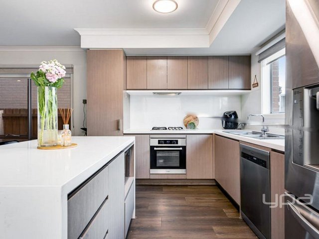 7 Parkfield Walk, VIC 3049