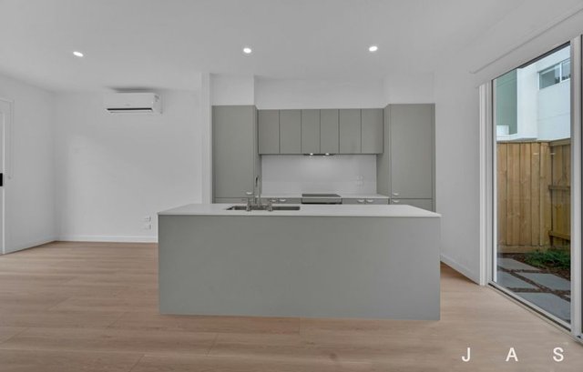 2/71 Cypress Avenue, VIC 3012