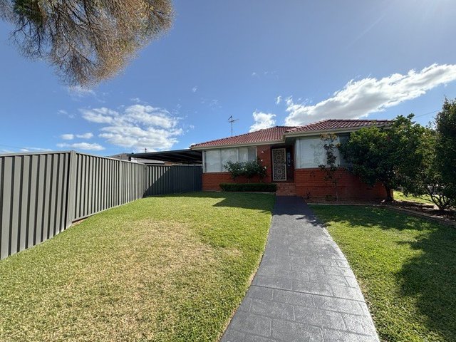 6 St James Place, NSW 2567