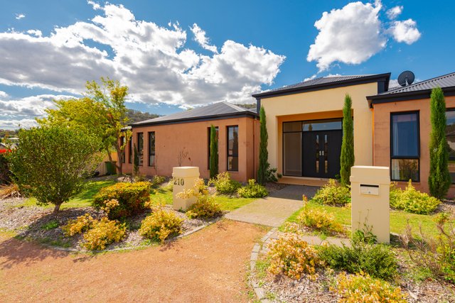 210 Halloran Drive, NSW 2619