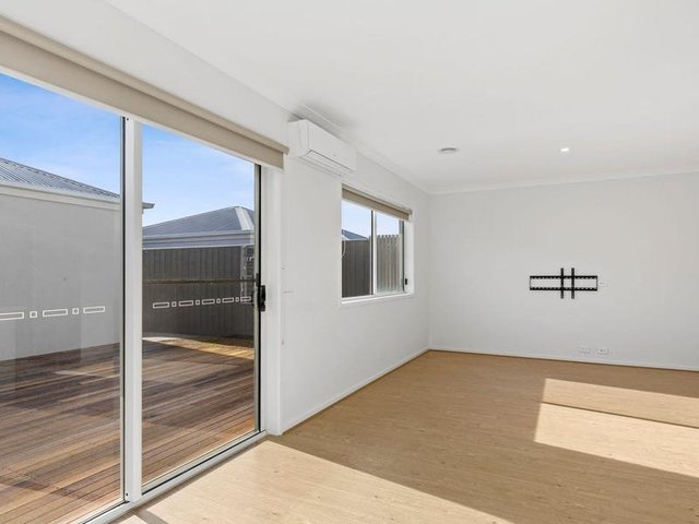 8 Plenty Walk, VIC 3217