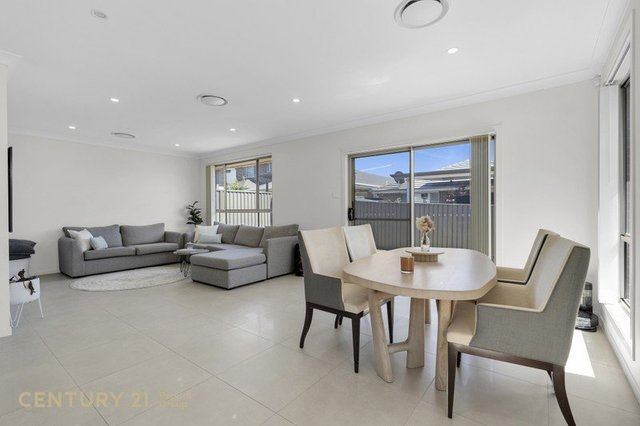 8 Rixon Street, NSW 2570