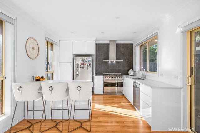 2/11 Stenhouse Avenue, VIC 3012