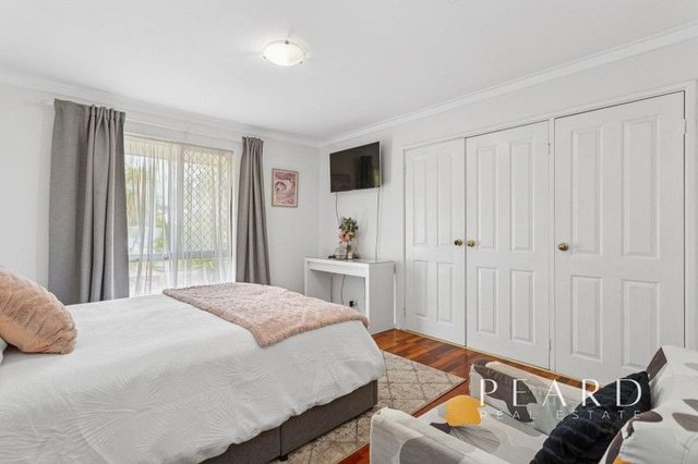 4 Chambers Way, WA 6062
