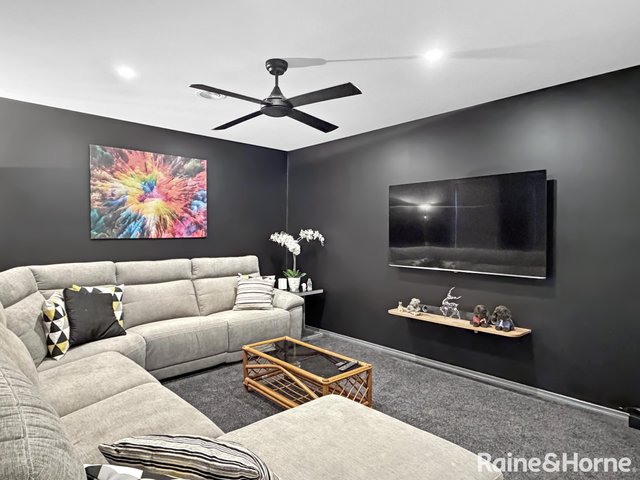1 Bluestone Gardens, NSW 2619