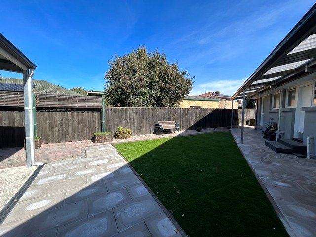 5 Myra Court, VIC 3043