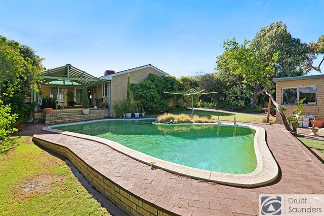 42 Castle Road, WA 6018