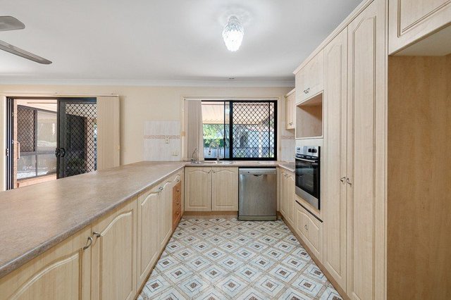 1 Kettleton Close, QLD 4035